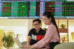 Chứng khoán ngày 16/7: Lực cầu nhập cuộc quyết liệt, VN-Index đảo chiều tăng điểm mạnh