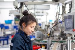 Hội đồng Tiền lương quốc gia thống nhất tăng lương tối thiểu v&ugrave;ng 7,8% từ 2027