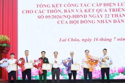 Lai Ch&acirc;u: 100% th&ocirc;n, bản được sử dụng điện lưới quốc gia