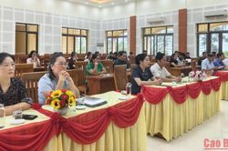 Bồi dưỡng l&yacute; luận ch&iacute;nh trị cho 45 đảng vi&ecirc;n mới cho 3 x&atilde; Th&ocirc;ng N&ocirc;ng, Thanh Long v&agrave; Cần Y&ecirc;n