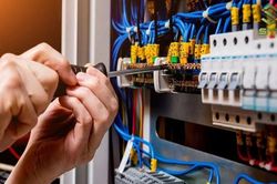 Bao lâu nên thay dây điện trong nhà? Những dấu hiệu cảnh báo không nên bỏ qua