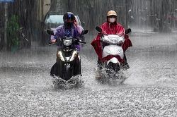 Dự báo thời tiết 17/7: Miền Bắc mưa như trút, nguy cơ xuất hiện một đợt lũ