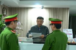 Chủ cơ sở lưu trú cần khai báo tạm trú cho người nước ngoài ngay khi đến