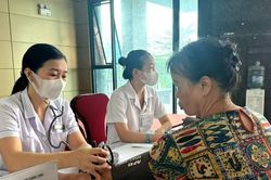 Bệnh viện L&atilde;o khoa H&agrave; Nội triển khai kh&aacute;m sức khỏe định kỳ miễn ph&iacute; cho người d&acirc;n