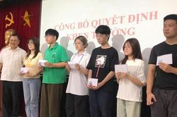Phường Văn Miếu - Quốc Tử Gi&aacute;m tuy&ecirc;n dương 21 học sinh ti&ecirc;u biểu đạt th&agrave;nh t&iacute;ch xuất sắc