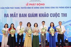 Thứ trưởng Nguyễn Thị Liên Hương xúc động phát động Cuộc thi tôn vinh những người thầm lặng giữ 'lá chắn' sức khỏe cộng đồng