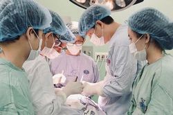 Bác sĩ Bệnh viện K cảnh báo: U tuyến mang tai lành tính cũng không nên chủ quan