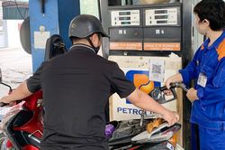 Đồng loạt điều chỉnh gi&aacute; xăng dầu từ 15h ng&agrave;y 16/7
