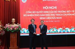 Thứ trưởng Trần Văn Thuấn trao quyết định bổ nhiệm Phó Giám đốc Bệnh viện Hữu Nghị