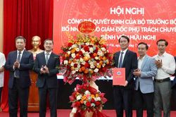 Thứ trưởng Trần Văn Thuấn trao quyết định bổ nhiệm Phó Giám đốc Bệnh viện Hữu Nghị
