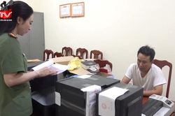 Triệt phá cơ sở làm giả giấy tờ 'núp bóng' tiệm photocopy