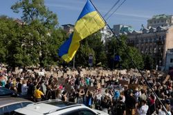 Người Ukraine biểu tình phản đối ông Zelensky miễn nhiệm 'ông trùm drone' Fedorov