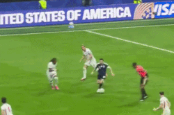 Tốc độ tụ họp gây choáng của 'đội vệ sĩ' Messi