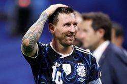 Ngày Argentina ngăn Messi khoác áo Tây Ban Nha