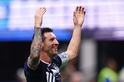 Muốn hạ Argentina, trước hết phải khiến Messi không có thời gian