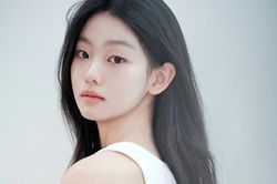 Diễn viên 19 tuổi gây sốt