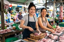 Giá heo hơi hôm nay 17.7: 11 địa phương tăng thêm 1.000 đồng/kg