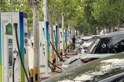 Mạng lưới trạm sạc xe điện tạo đà cho chuyển đổi xanh