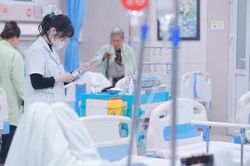 N&acirc;ng cao năng lực y tế cơ sở: Đề xuất đầu tư hạ tầng, thiết bị; đ&agrave;o tạo b&aacute;c sĩ chuy&ecirc;n khoa
