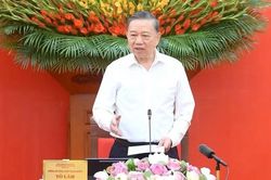 Chỉ thị số 07-CT/TW của Bộ Ch&iacute;nh trị về 'Đẩy mạnh học tập, thực h&agrave;nh tư tưởng, đạo đức, phương ph&aacute;p, phong c&aacute;ch Hồ Ch&iacute; Minh trong giai đoạn ph&aacute;t triển mới'