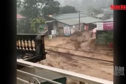 [Video] Lũ quét, sạt lở làm nhiều nhà dân ở Mường Than bị lũ cuốn trôi