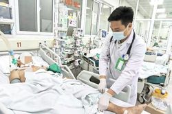 Chủ quan với vết gà mổ, vết ngã xe, hai người suýt mất mạng vì uốn ván