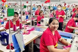 Nghệ An ph&aacute;t động phong tr&agrave;o thi đua chinh phục mục ti&ecirc;u tăng trưởng '2 con số'