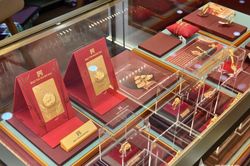 Giá vàng hôm nay (17-7): Vàng trong nước, vàng thế giới cùng giảm