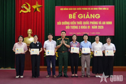 Sơn La: Bế giảng khóa bồi dưỡng kiến thức quốc phòng và an ninh đối tượng 3