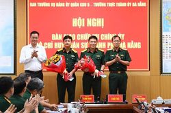 Bàn giao chức vụ Chính ủy Bộ Chỉ huy Quân sự TP Đà Nẵng
