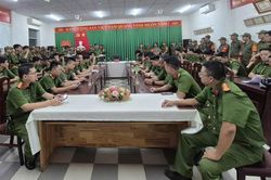Kiểm tra, test nhanh 200 trường hợp tại chung cư, phát hiện 6 người dương tính