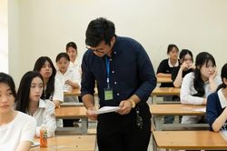Mở kho dữ liệu thi cử trong nhiều năm, lấy chứng cứ khoa học để quyết định tách hay nhập các kỳ thi