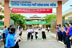Chật vật tuyển sinh lớp 10