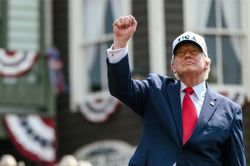 Tổng thống Donald Trump sẽ dự khán trận chung kết World Cup