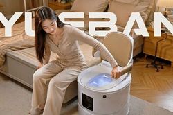 Bồn cầu biết tự 'đi tìm' chủ gây sốt, giá hơn 100 triệu