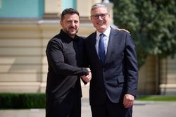 Thủ tướng Anh thăm Ukraine, mang theo 'gói quà lớn' trước ngày mãn nhiệm
