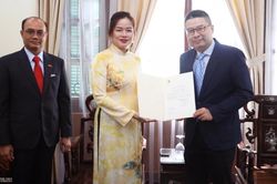 Trao Giấy chấp nhận Lãnh sự danh dự Myanmar tại TP. Hồ Chí Minh