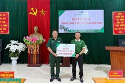 Quỹ Hành trình tương lai trao tặng trang thiết bị cho Đồn Biên phòng Cốc Pàng