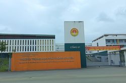 Giáo viên môn Ngữ văn trường THPT Chuyên Tuyên Quang tới Công an đầu thú