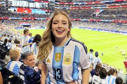 CĐV Argentina đổ bộ đến Mỹ xem chung kết World Cup, các hãng hàng không 'bở hơi tai'