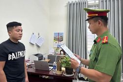 Đòi tiền bằng bạo lực, khóa cửa nhà bị hại