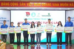 Điều kiện để sinh vi&ecirc;n nhận học bổng 'Vững tương lai'
