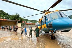 Mưa lũ dồn dập ở Bắc Bộ, không quân sẵn sàng cất cánh cứu hộ