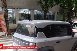 CSGT xử lý tài xế vi phạm đỗ xe trên vạch qua đường từ phản ánh của người dân