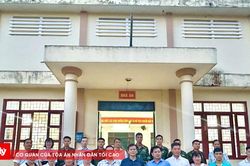 Thắm đượm nghĩa tình quân dân