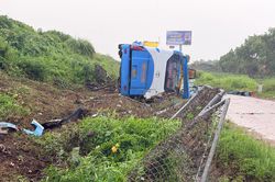Về sớm vì hàng xóm có tang, đoàn khách gặp nạn thảm khốc trên cao tốc ở Hà Nội