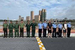 Trục xuất, trao trả 2 công dân Trung Quốc nhập cảnh trái phép