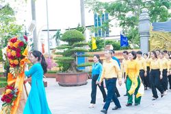 MTTQ tỉnh Nghệ An d&acirc;ng hoa, d&acirc;ng hương tưởng niệm cố Tổng B&iacute; thư L&ecirc; Hồng Phong v&agrave; c&aacute;c Anh h&ugrave;ng liệt sĩ