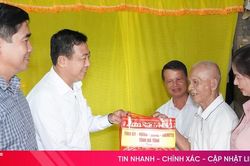 Lãnh đạo tỉnh thăm hỏi, tặng quà người có công với cách mạng