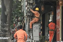 Hạ ngầm lưới điện hướng tới ho&agrave;n thiện diện mạo phường kiểu mẫu